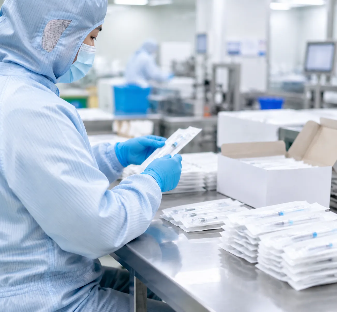 Cleanroom secondary packaging for syringes